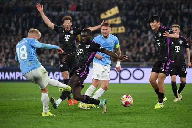 Bayern Munich thất bại trước Lazio tại trận lượt đi vòng 1/8 UEFA Champions League.