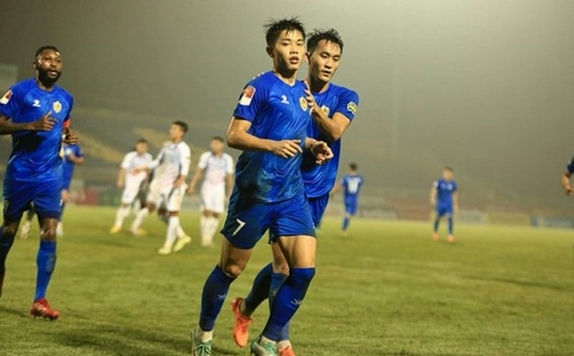 HLV Troussier: Dư luận Việt Nam không hiểu bóng đá; Kiatisuk là mảnh ghép hoàn hảo của CAHN - Bóng Đá