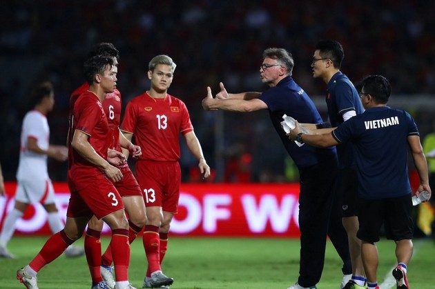 Liên tục chê bóng đá Việt Nam với quốc tế, HLV Troussier đang tự làm khó mình - Bóng Đá
