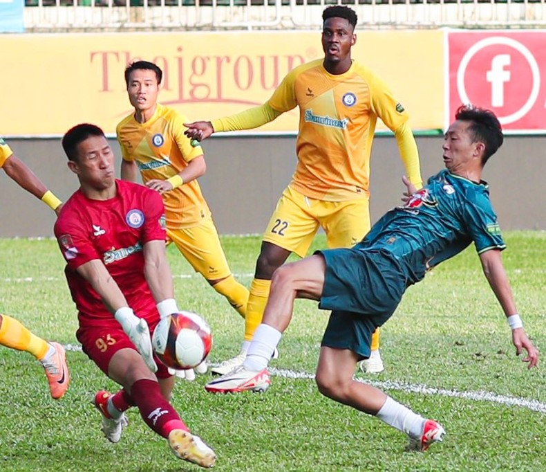 Ảnh bài viết Ngoại binh phản lưới, HAGL mất điểm trước Khánh Hòa