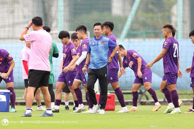 ĐT Việt Nam xuống dốc, V-League lại dồn toa, ngắt quãng vì giải trẻ - Bóng Đá