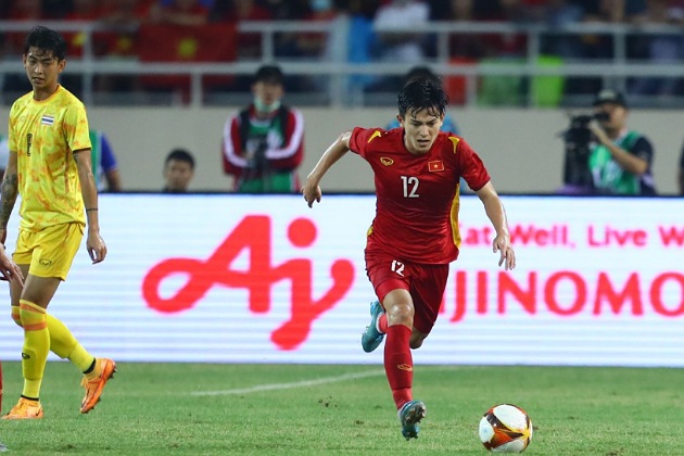3 đại gia tính vung 16 tỷ mua sao Việt kiều; Thần đồng Man Utd có thể thi đấu cho ĐT ĐNÁ - Bóng Đá