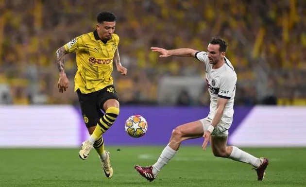 Sancho rực sáng khi rời Man Utd.