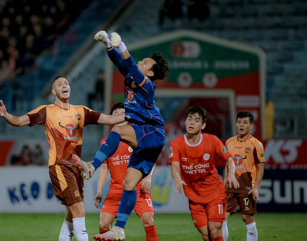 Vòng 16 V-League: HAGL, Nam Định 'phá tan' Hàng Đẫy; Dàn tuyển thủ báo tin vui cho HLV Kim Sang-sik - Bóng Đá