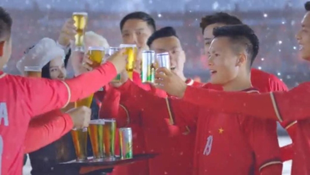 Quang Hải trần tình vụ mặc áo ĐTQG quảng cáo bia