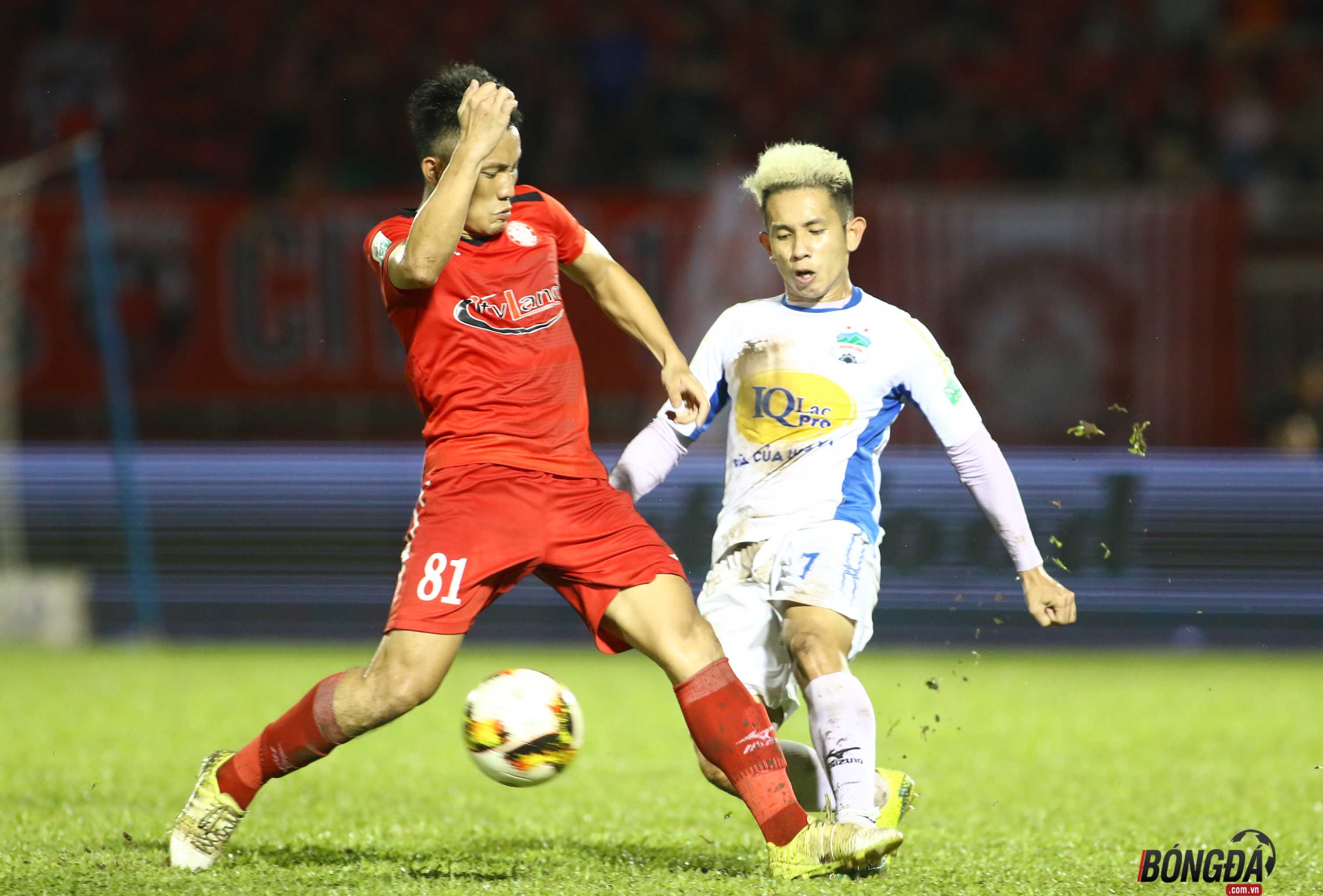 5 điểm nhấn vòng 22 V-League 2018: U23 Việt Nam xây, trọng tài phá - Bóng Đá