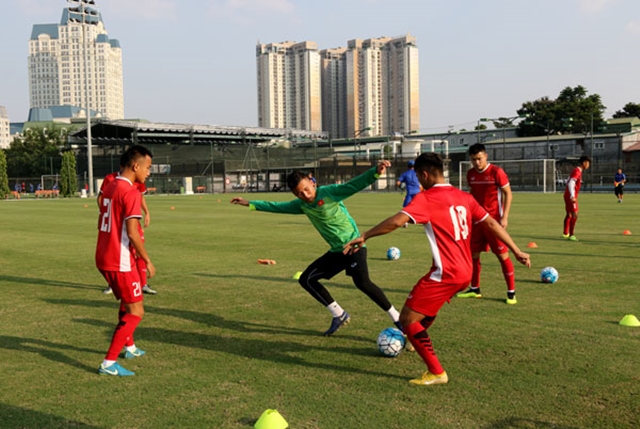 HLV Hoàng Anh Tuấn chia sẻ trước ngày lên đường dự VCK U19 châu Á - Bóng Đá