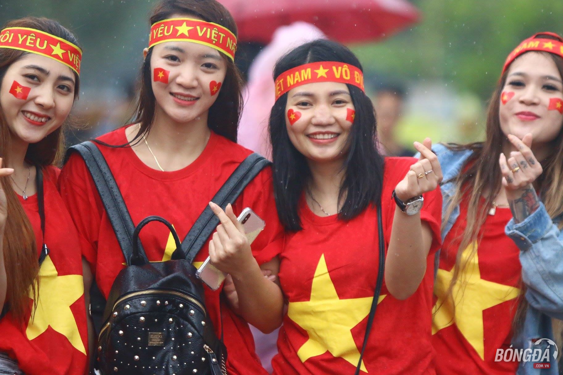 CĐV Việt Nam tiếp lửa thầy trò Park Hang-seo 
