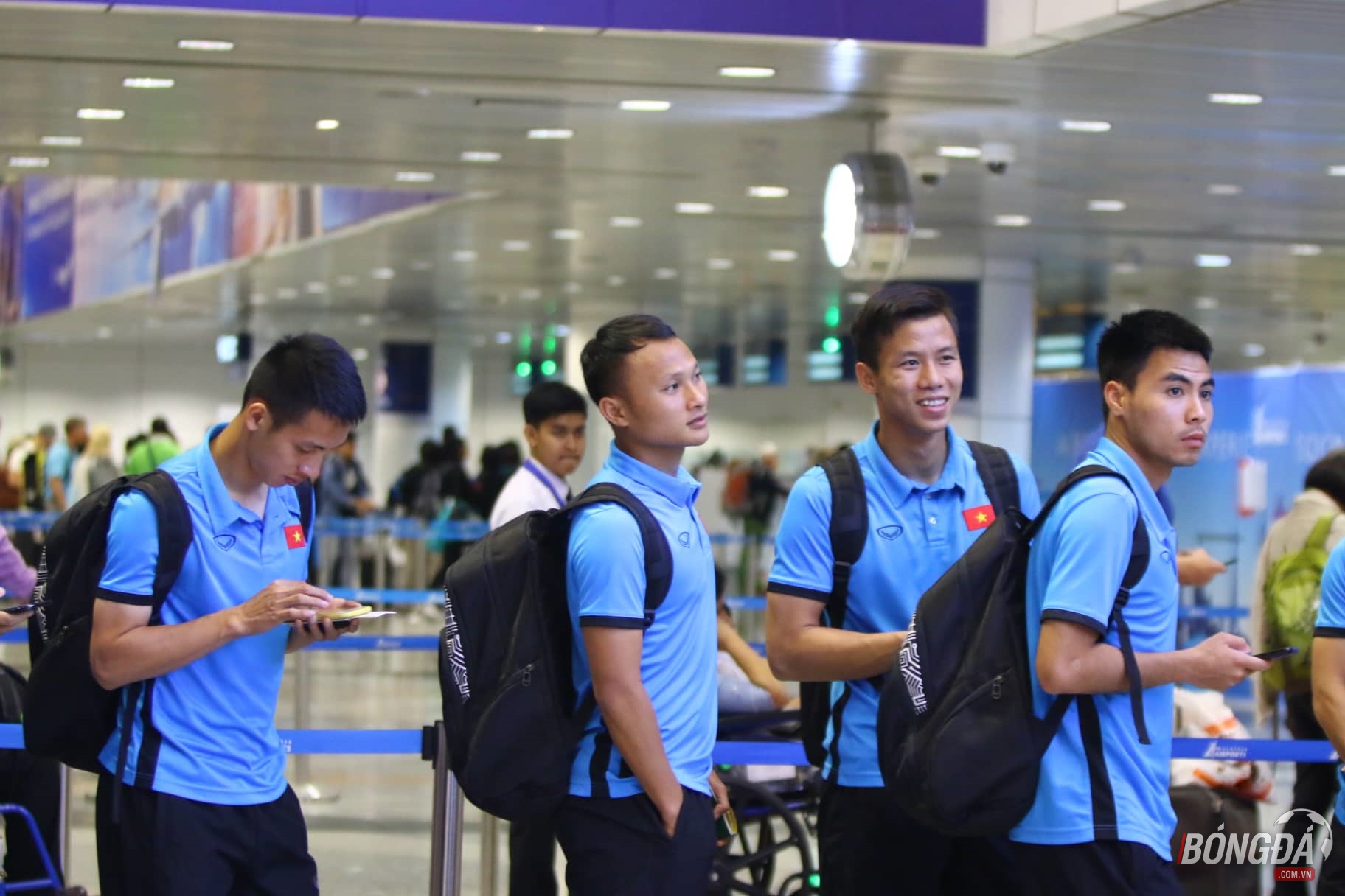 TRỰC TIẾP: ĐT Việt Nam từ Kuala Lumpur trở về Hà Nội: Quyết nâng cúp ở Mỹ Đình - Bóng Đá