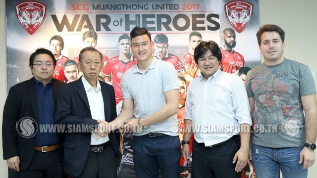 Đặng Văn Lâm vượt qua buổi kiểm tra y tế ở Muangthong United - Bóng Đá