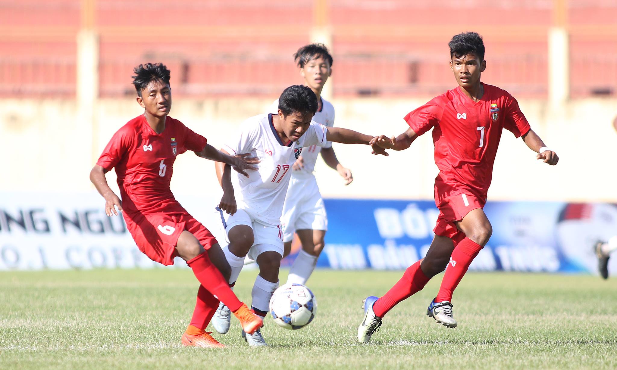 Giành vé vào chung kết, HLV Thái Lan gửi lời chúc mừng U23 Việt Nam - Bóng Đá