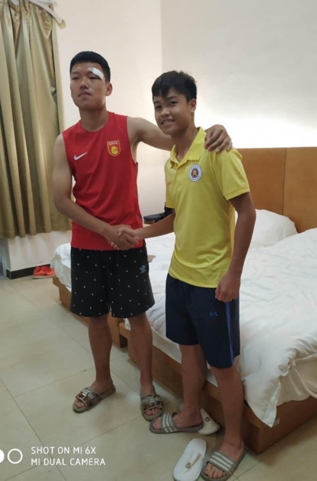 Cầu thủ U17 Hà Nội đấm thẳng vào mặt đối thủ, VFF nói gì? - Bóng Đá
