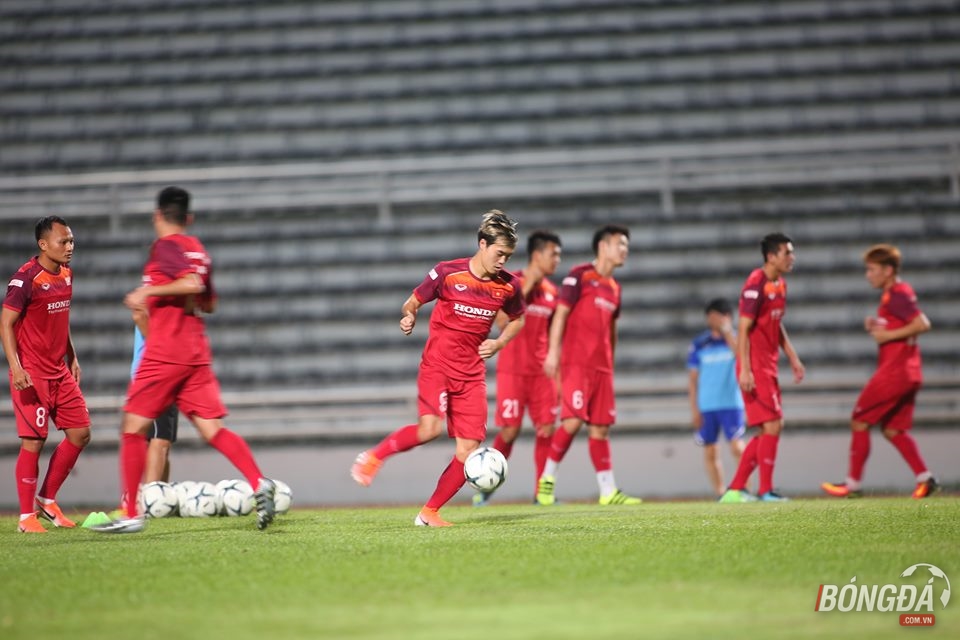 HLV Park Hang-seo có hành động lạ; Xuân Trường tự tin trước trận gặp Thái Lan - Bóng Đá