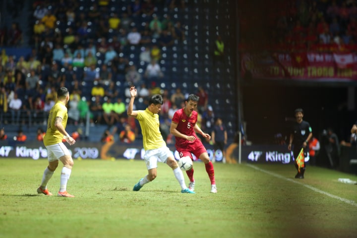 TRỰC TIẾP Việt Nam 0-0 Thái Lan: Hồng Duy thay Tiến Dũng - Bóng Đá