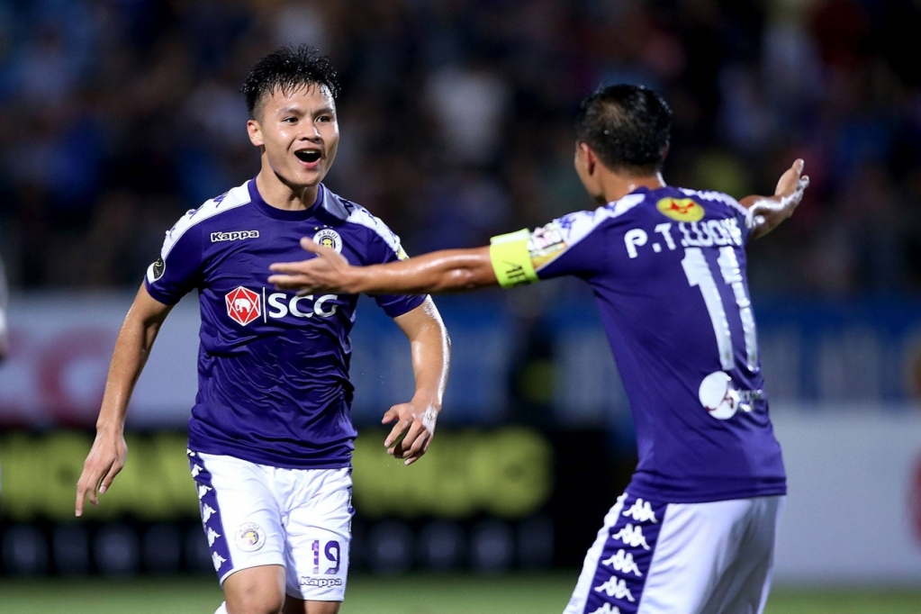 Điểm tin bóng đá Việt Nam sáng 26/06: HLV Ceres Negros hết lời khen ngợi Quang Hải