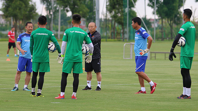 Điểm tin bóng đá Việt Nam sáng 06/08: Thầy Park tự tay huấn luyện cho thủ môn U22 Việt Nam - Bóng Đá