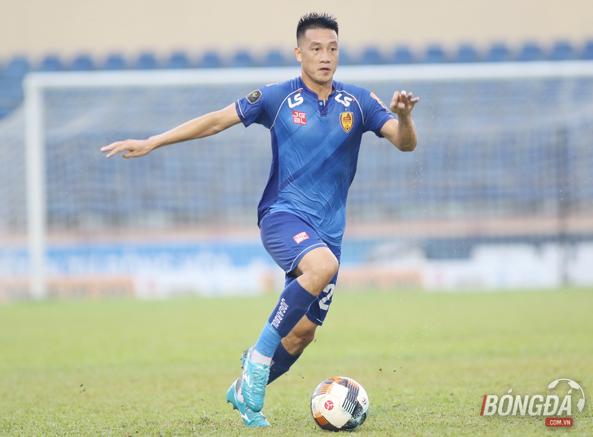 HLV Quảng Nam nói về thể trạng của tuyển thủ Huy Hùng - Bóng Đá