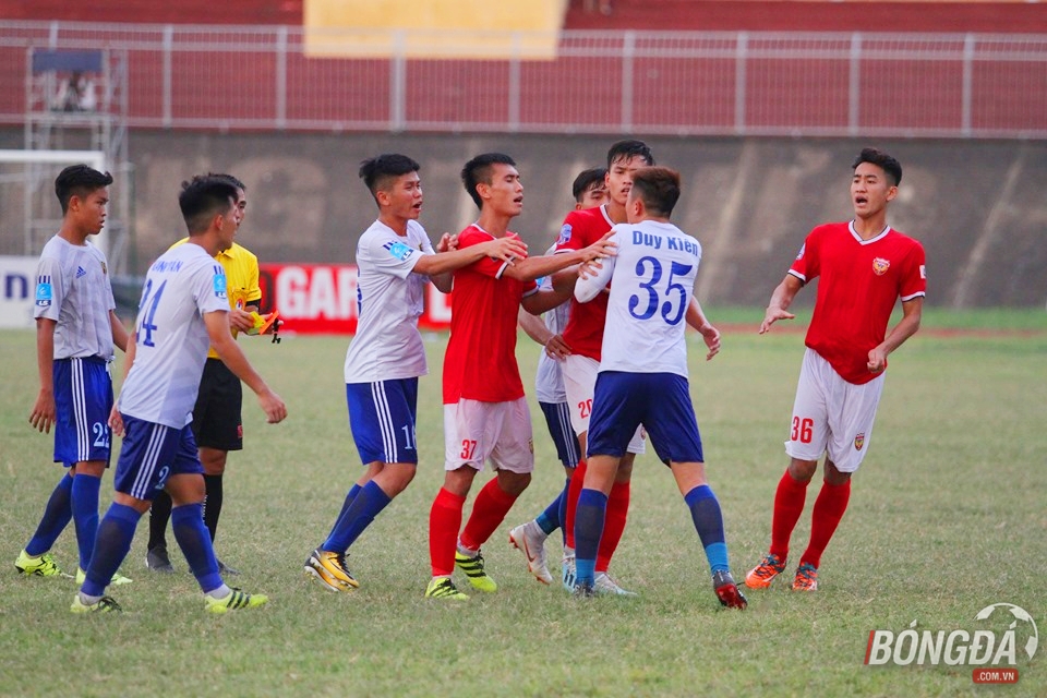 Điểm tin bóng đá Việt Nam tối 25/08: Cầu thủ trẻ HAGL nhận thẻ đỏ, đòi đánh trọng tài - Bóng Đá