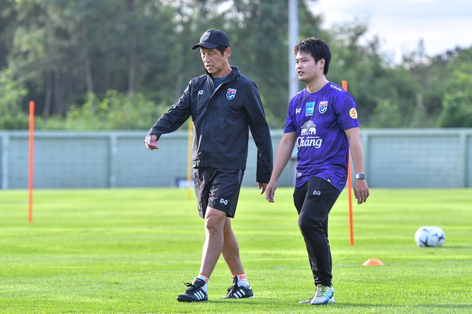 HLV Akira Nishino chỉ chọn 1 tiền đạo cho trận gặp ĐT Việt Nam - Bóng Đá