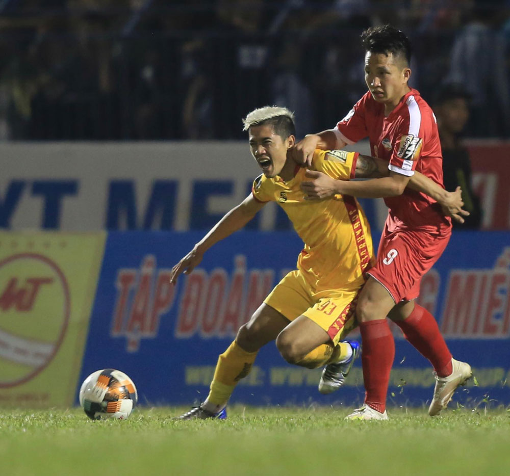 Vòng cuối V-League 2019: Vừa đá vừa nối mạng - Bóng Đá