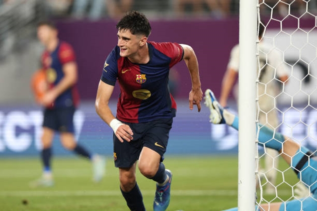 Barcelona đặt cược tương lai vào Pau Victor