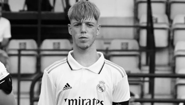 'Xabi Alonso mới' của Real Madrid giải nghệ ở tuổi 19