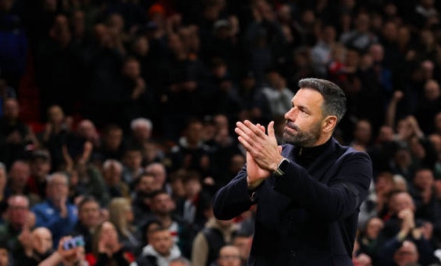 Amorim được khuyên chiêu mộ huyền thoại MU sau khi loại Van Nistelrooy