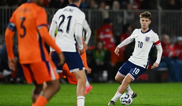 Sao trẻ của Man City tỏa sáng khi mang băng thủ quân U21 Anh