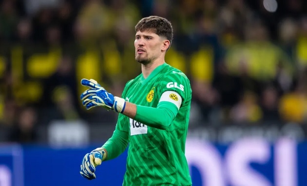 Chán nản Dortmund, Kobel có thể trở thành người kế nhiệm Neuer tại Munich?