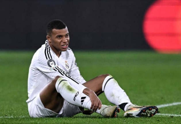Real không mạo hiểm với Mbappe