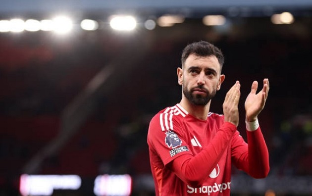 Hình ảnh chấn thương của Bruno Fernandes khiến NHM lo lắng