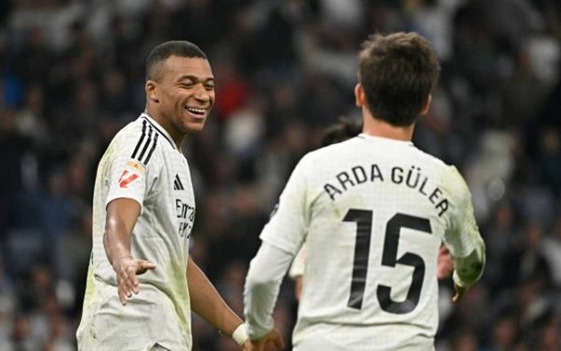 Mbappe nổ súng trở lại, Real Madrid sắp bắt kịp Barca