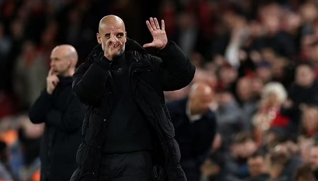 Pep đáp trả thâm thúy màn giễu cợt của khán giả Liverpool