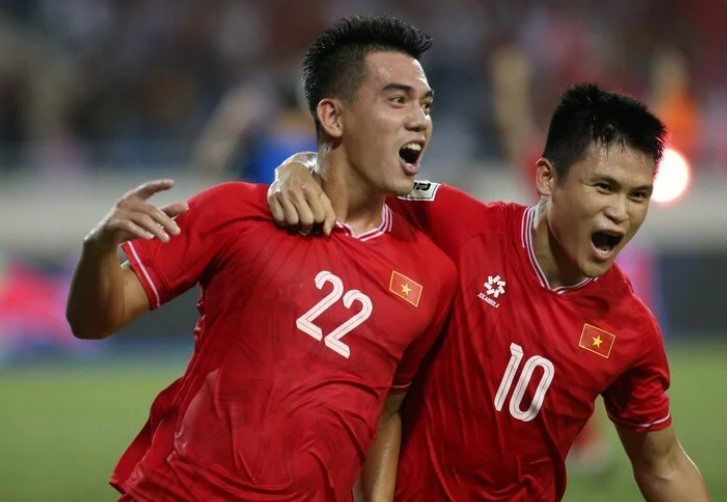 'Cháy vé' xem ĐT Việt Nam, thầy trò Kim Sang Sik mừng thầm