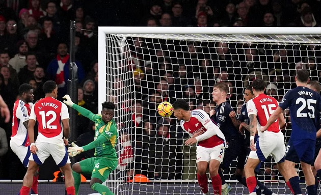 Phòng ngự bài phạt góc của Arsenal: Các đội bóng Premier League nên nghe Drogba