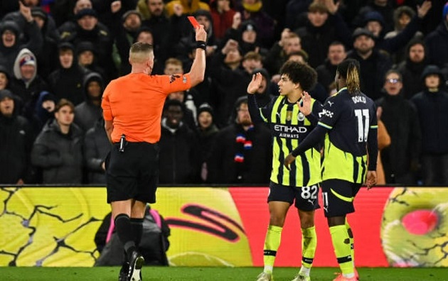 Chuyên gia bào chữa cho tấm thẻ đỏ tai hại của Man City