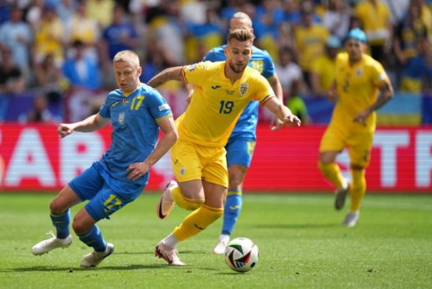 Ảnh bài viết Sao Arsenal thành "quả tạ vàng" khi bị Romania khai thác triệt để