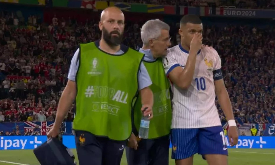 Roy Keane chỉ trích hành vi vô lối của Mbappe