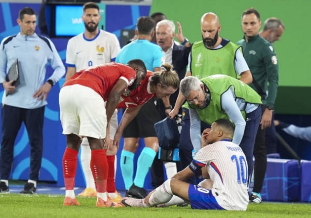 Mbappe lần đầu lên tiếng sau sự cố vỡ mũi