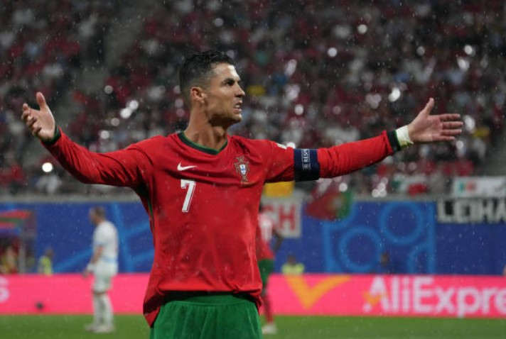 Đồng đội không tin tưởng Ronaldo!