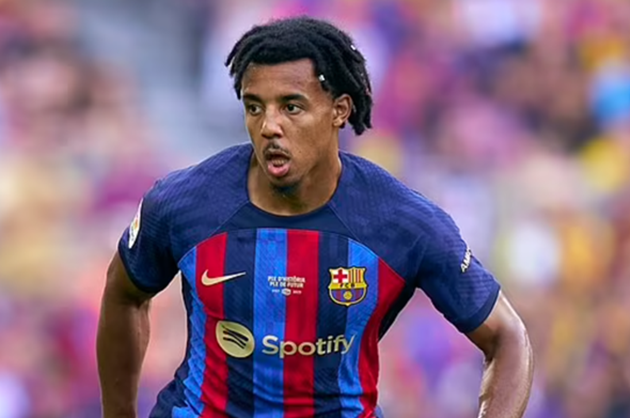 Arsenal gõ cửa, hỏi mua hậu vệ đa năng Barca