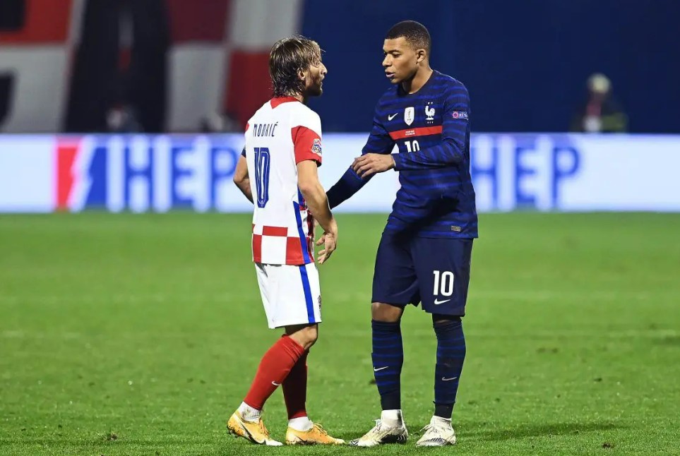 Ảnh bài viết Mbappe có hành động ghi điểm 10 trước đàn anh