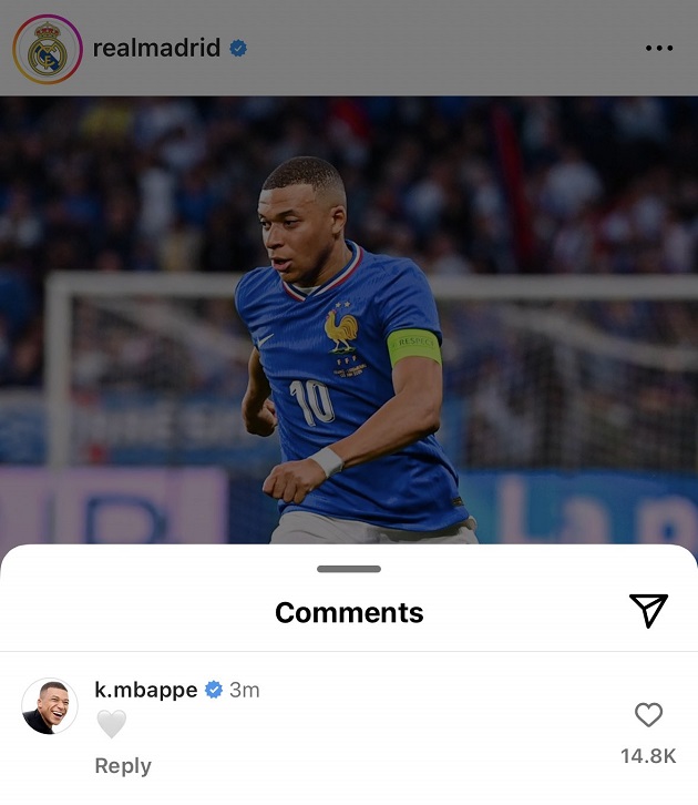 Mbappe mang quà đến với NHM Real