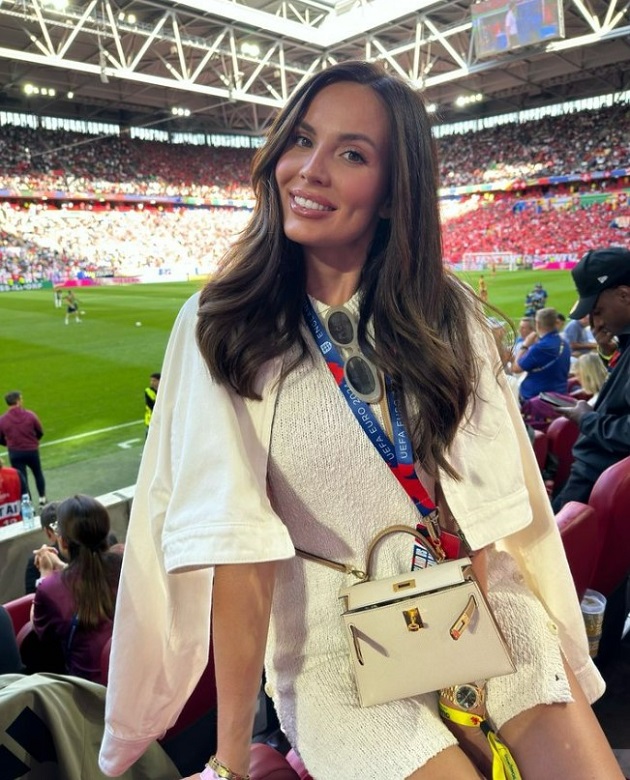 Ảnh bài viết Nửa kia yêu kiều của người hùng tuyển Anh