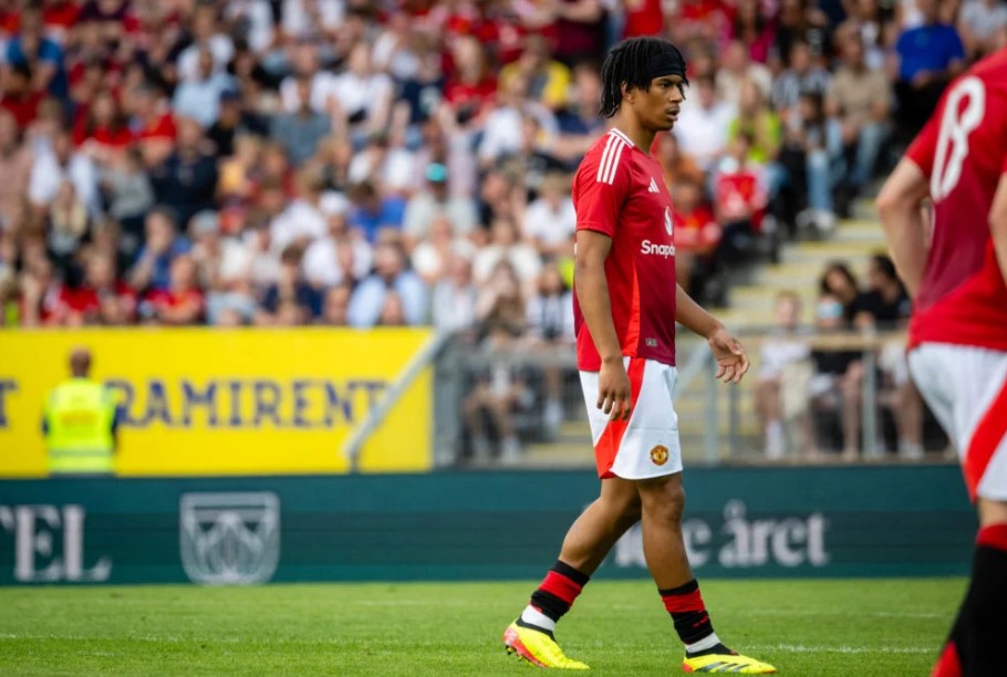 Chuyền bóng thành công 100%, sao trẻ Man Utd khiến Ten Hag chú ý