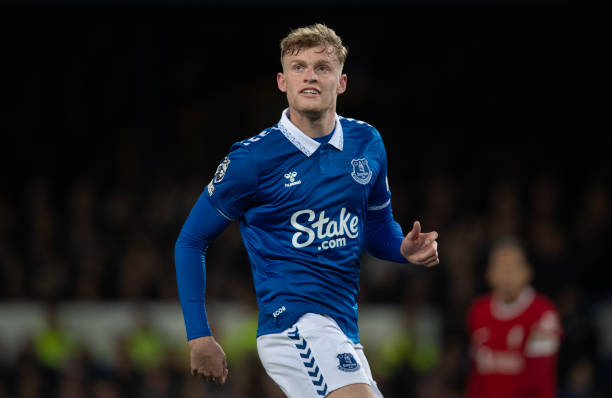 Ảnh bài viết Bỏ Branthwaite chọn Yoro, Everton sửng sốt với Man Utd