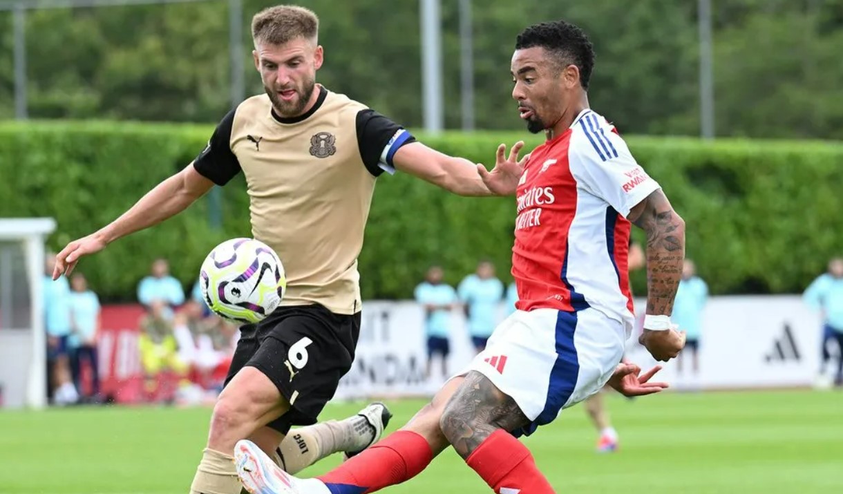 Jesus nổ súng, Arsenal đánh bại Leyton Orient 2 bàn không gỡ