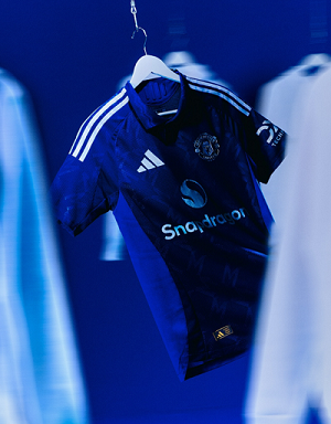 Ảnh bài viết Mẫu áo sân khách lạ đời của Man Utd