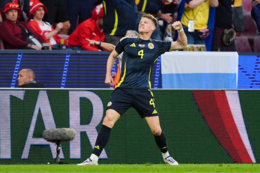 Ảnh bài viết Giám đốc Napoli đến Anh, thương vụ McTominay đi đến hồi kết