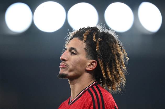 Phản ứng của Yoro khi bạn thân rời Man Utd